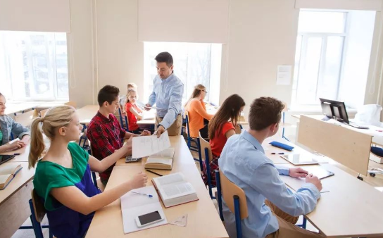 美国高中课程学几年？美国高中几年级考SAT？